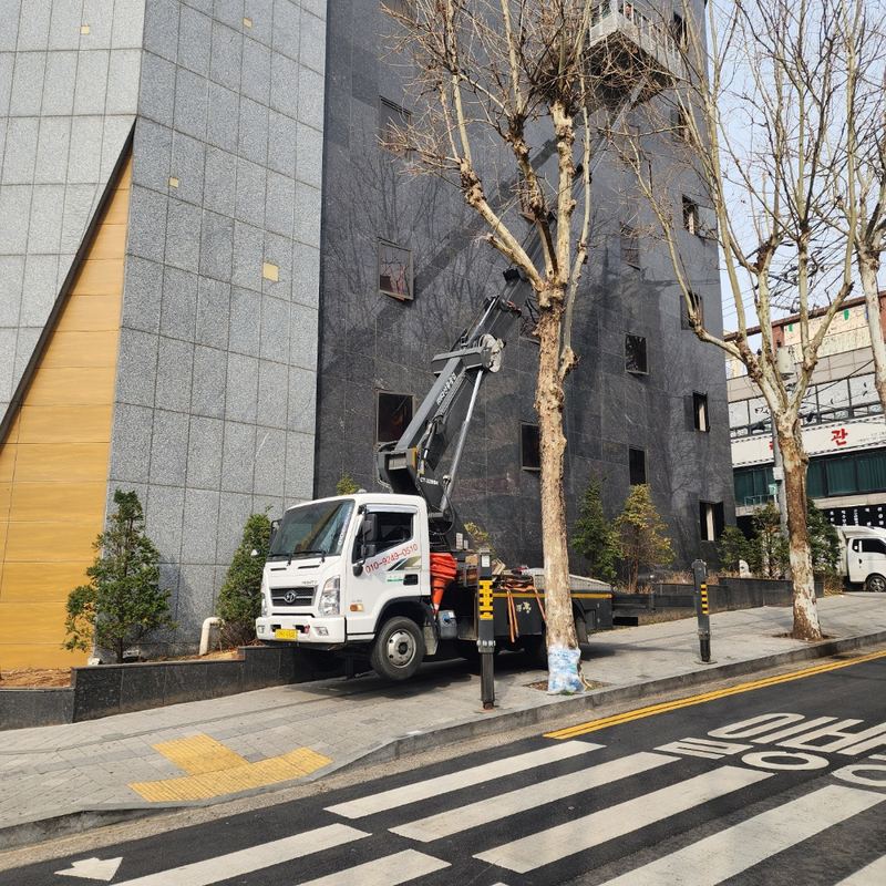 아자스카이 스카이차 빌딩 고소작업 사진